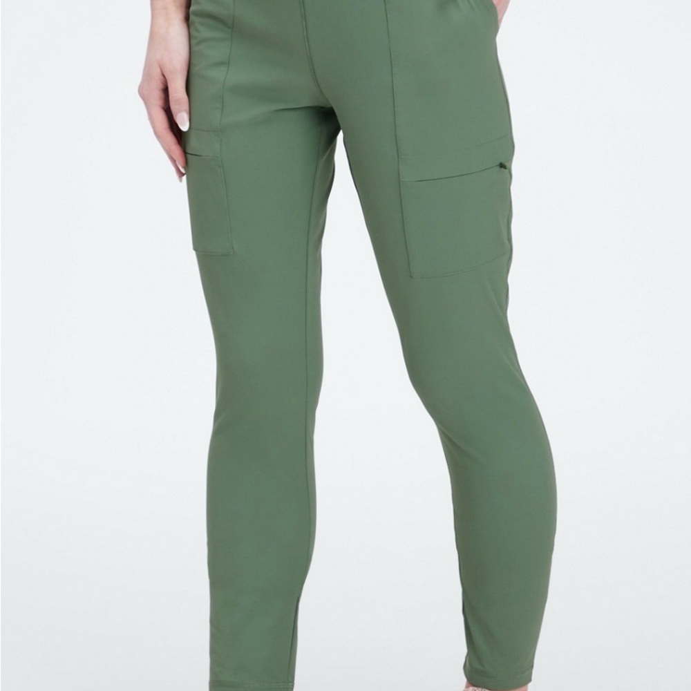 Fabletics Women's Smoke Green High-Waisted Hybrid Cargo Pants Skinny Regular